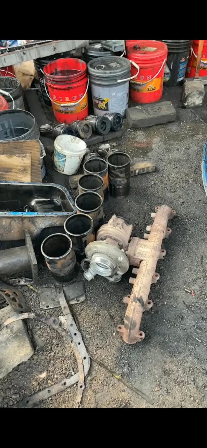 雷雨中的坚守 装载机维修师的无声誓言